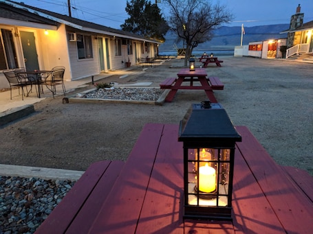 Property grounds. Lakeview Motel