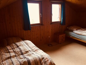 3 bedrooms, travel cot, WiFi, bed sheets