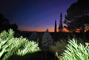 Property grounds - Superb secluded villa with stunning views and heated pool (Saint-Antonin-Du-Var)