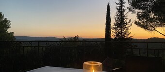 Hervorragende abgeschiedene Villa mit atemberaubender Aussicht und beheiztempool