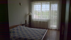 8 habitaciones, tabla de planchar con plancha, wifi y ropa de cama 