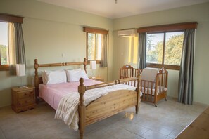 4 chambres, fer et planche à repasser, accès au Wi-Fi (inclus)