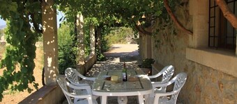 Traditional and charming stone house in the countryside, private pool