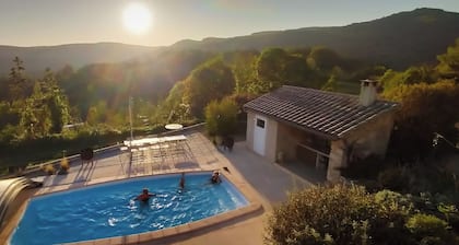 Gßte Nature pour 6 personnes, avec piscine, en Cévennes.