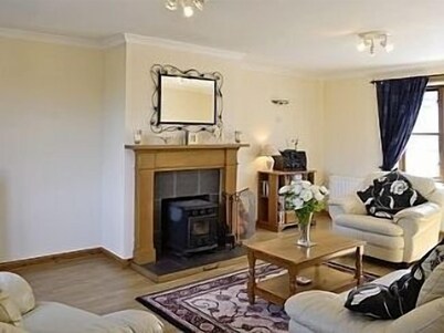 Comfortable 2 Bedroom Cottage, Real Home From Home