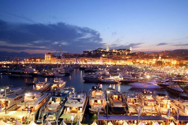 Apartment located one minute walk from marina.