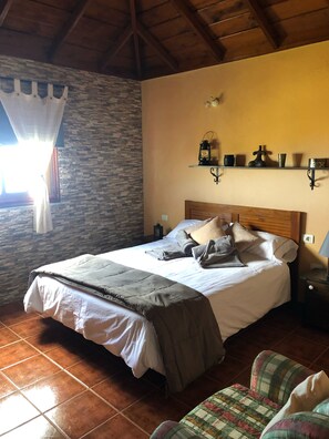 3 bedrooms, iron/ironing board, bed sheets