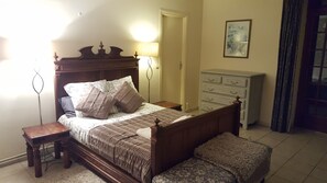 6 bedrooms, iron/ironing board, travel cot, WiFi