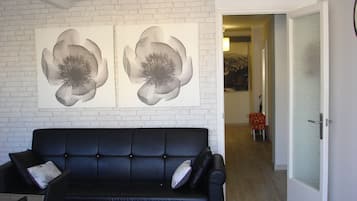 Télévision, livres, médiathèque, chaîne hi-fi