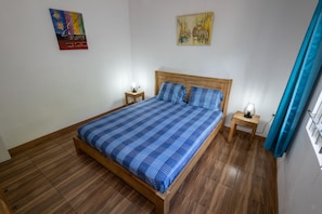3 quartos, cofres nos quartos, ferros/tábuas de passar roupa