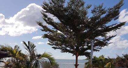 Superb private waterfront villa - Free WiFi