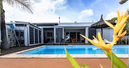 Superb private waterfront villa - Free WiFi