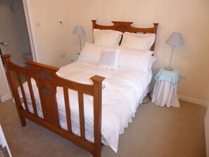 1 slaapkamer, een strijkplank/strijkijzer, wifi, beddengoed