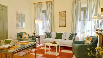 Fernseher, Kamin, DVD-Player, Tischtennisplatte