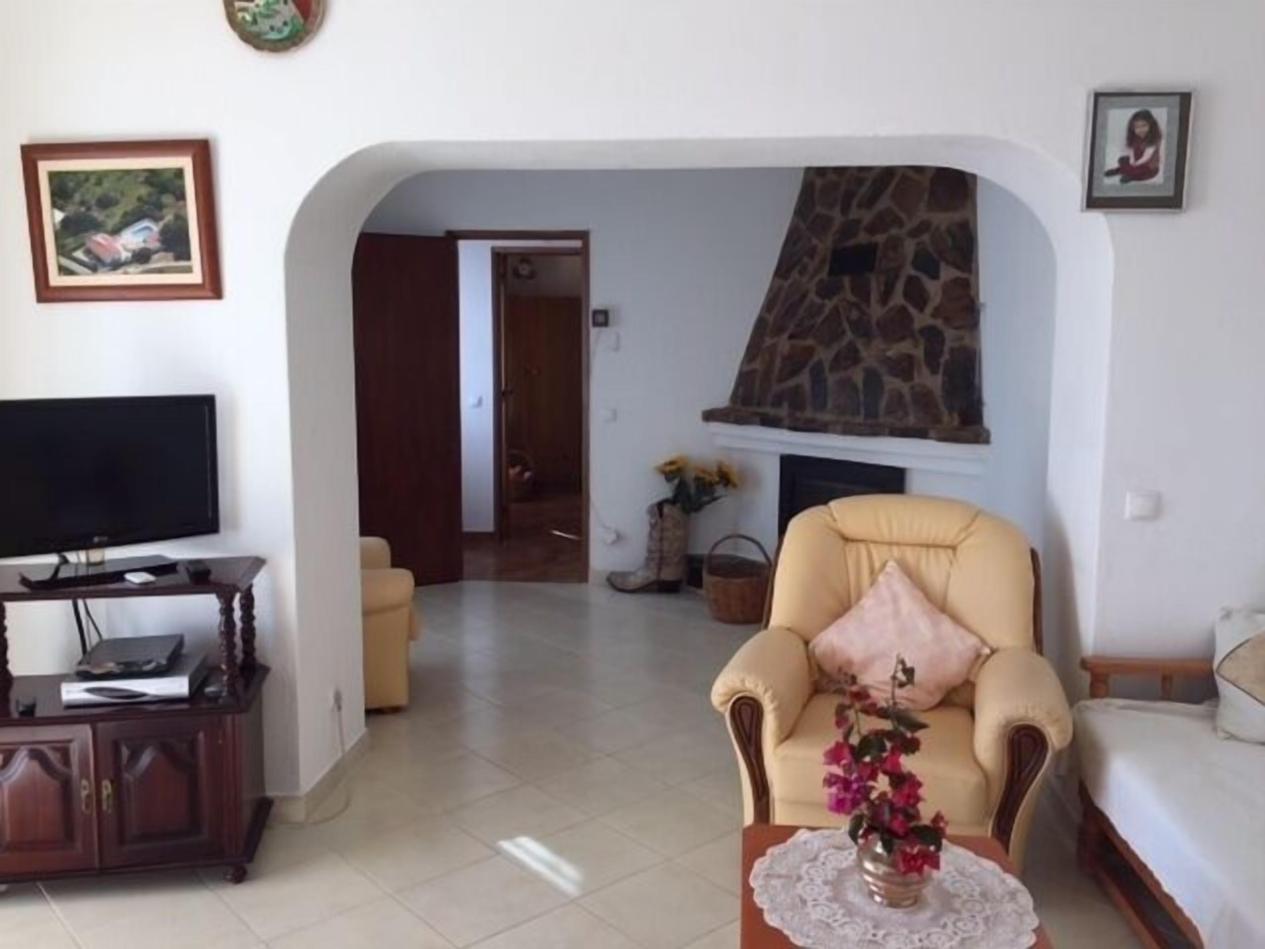TV, caminetto, lettore DVD