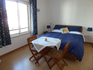 1 chambre, fer et planche à repasser, accès au Wi-Fi (inclus)