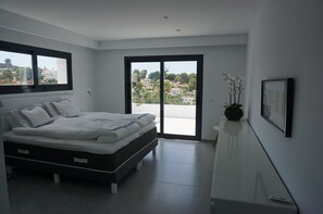 5 bedrooms, iron/ironing board, WiFi, bed sheets - Villa Hope is the holiday home in addition to the usual, fantastic sea views (Teulada)