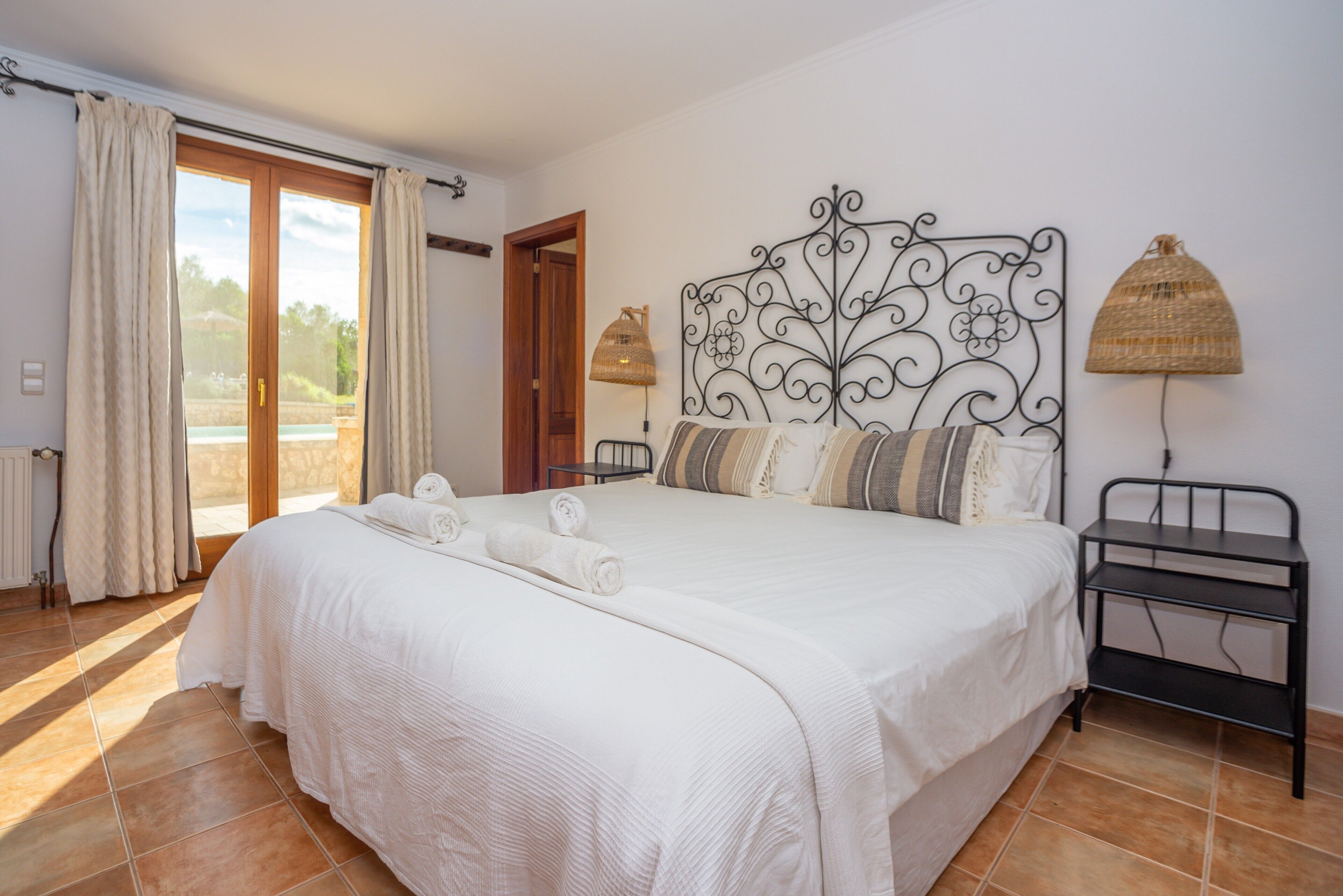 6 chambres, fer et planche à repasser, Wi-Fi gratuit, draps fournis