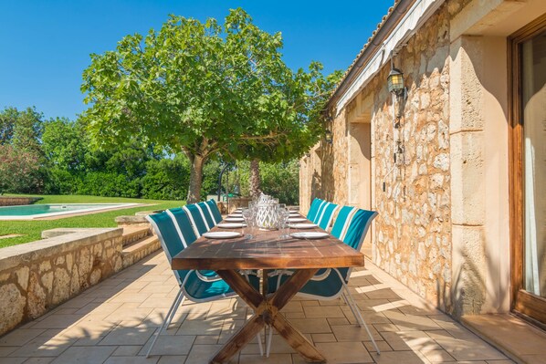 Outdoor dining - SA PUNTA - Villa with private pool in Son Carrio. Free WiFi (Sant Llorenç des Cardassar)