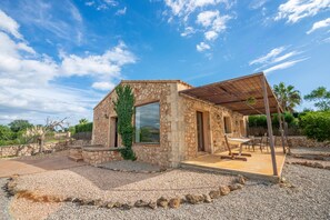 Terrace/patio - SA PUNTA - Villa with private pool in Son Carrio. Free WiFi (Sant Llorenç des Cardassar)