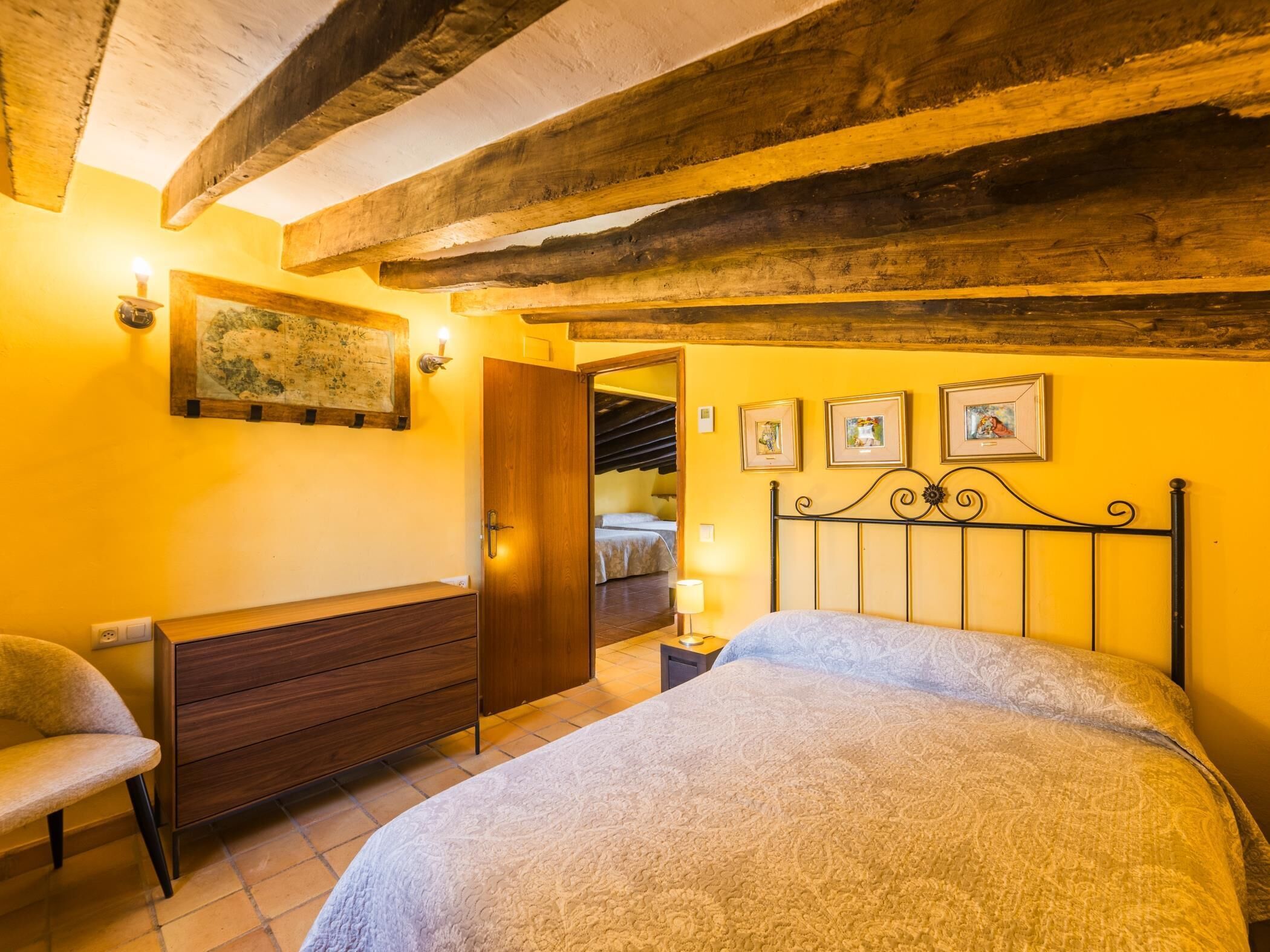 14 bedrooms, iron/ironing board, Internet, bed sheets