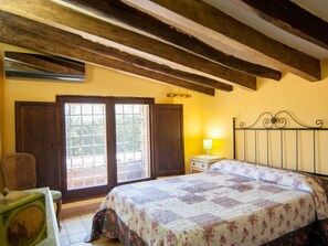 14 soverom, strykejern/-brett, internettilgang og sengetøy