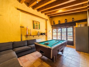 Games room - Exclusive 14 Bedrooms Villa in Spain|2 Large Pools|Near Beaches (riudarenes)