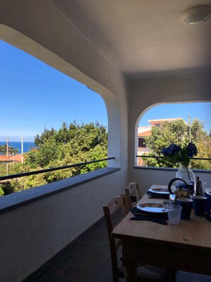 Outdoor dining - Villa Wind Rose Poseidon (S'Archittu)