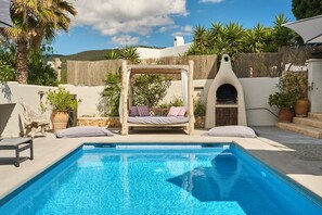 Outdoor pool, a heated pool - Luxury 5 bed Villa with Heated Pool and Stunning Sea Views - 5min walk to Beach (Sant Josep de sa Talaia)