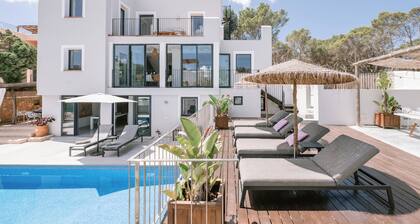 Luxury 5 bed Villa with Heated Pool and Stunning Sea Views - 5min walk to Beach