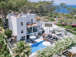 Exterior - Luxury 5 bed Villa with Heated Pool and Stunning Sea Views - 5min walk to Beach (Sant Josep de sa Talaia)