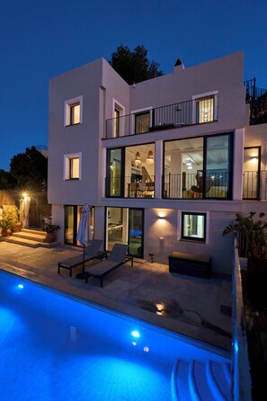 Exterior - Luxury 5 bed Villa with Heated Pool and Stunning Sea Views - 5min walk to Beach (Sant Josep de sa Talaia)