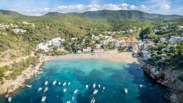 Ranta lähistöllä, rantapyyhkeitä