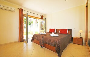 7 bedrooms, in-room safe, iron/ironing board, free WiFi