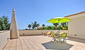 Outdoor dining - Villa w/ Heatable Pool & BBQ in Albufeira (Albufeira)