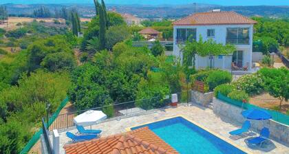 Villa Aphrodite Latchi: Private pool, Sea views, A/C, WiFi