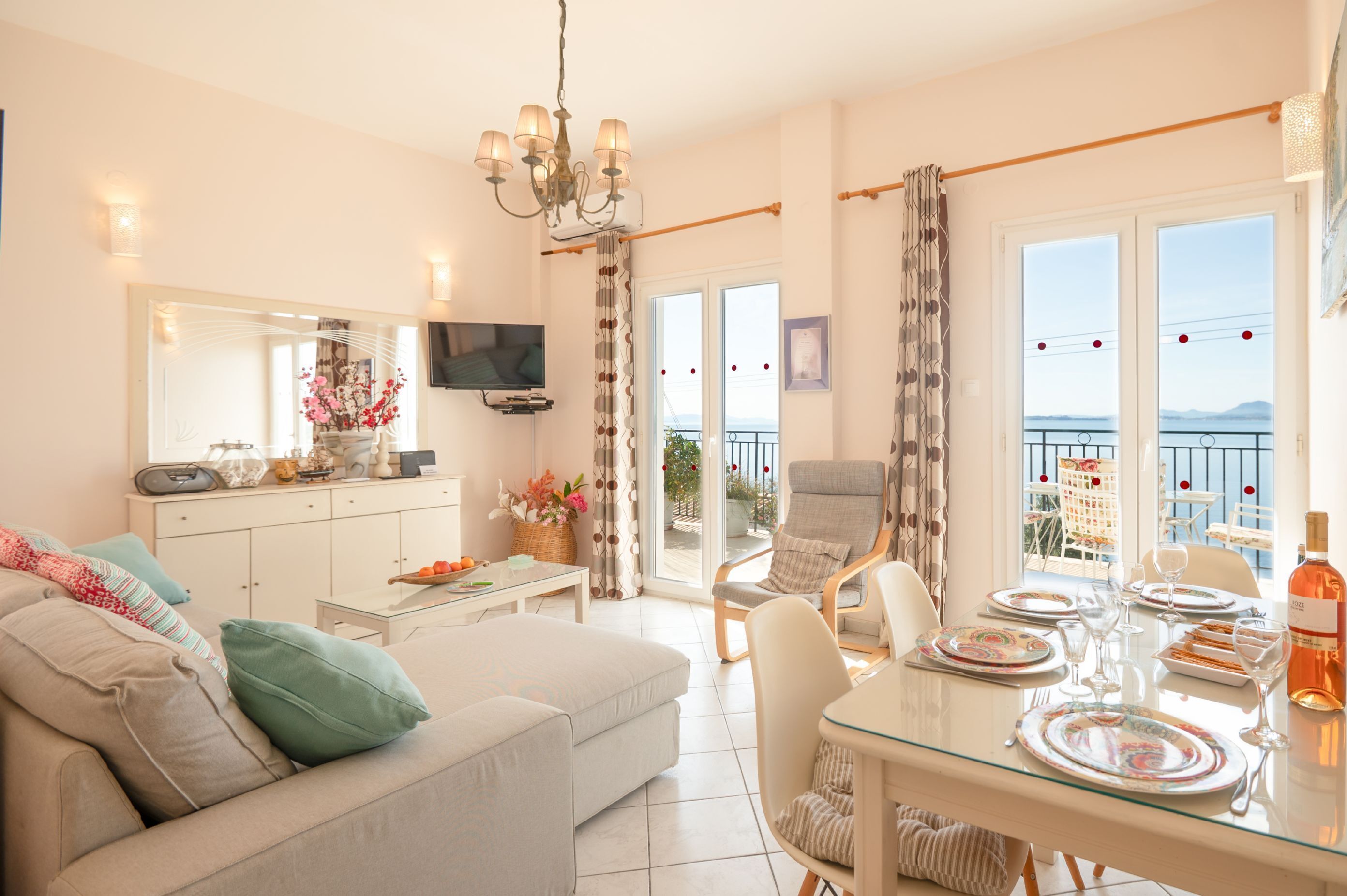 电视、DVD 播放器、书、立体声音响