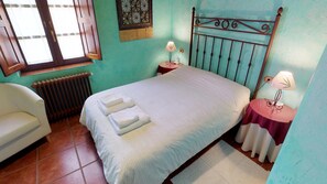 5 habitaciones, tabla de planchar con plancha y cuna de viaje 