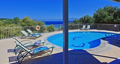 Villa Oneiro: Stunning views, private pool, A/C, WiFi