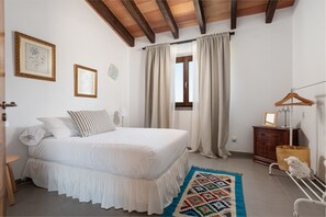 4 dormitorios, tabla de planchar con plancha, wifi gratis y ropa de cama