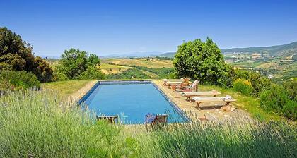SPECTACULAR Nature Oasis Farmhouse w/ Hilltop Panoramic Views, Saltwater Pool