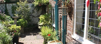 Superb medieval house with spacious private garden in the centre of Rye 