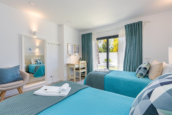 4 bedrooms, in-room safe, iron/ironing board, free WiFi