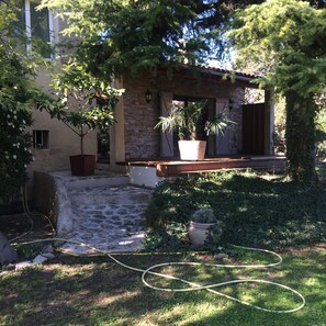 المنطقة المحيطة بالمنشأة