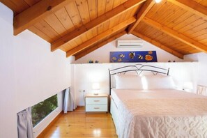 8 quartos, ferros/tábuas de passar roupa, Wi-Fi, roupa de cama