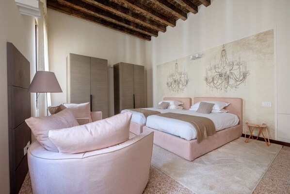3 bedrooms, in-room safe, iron/ironing board, WiFi