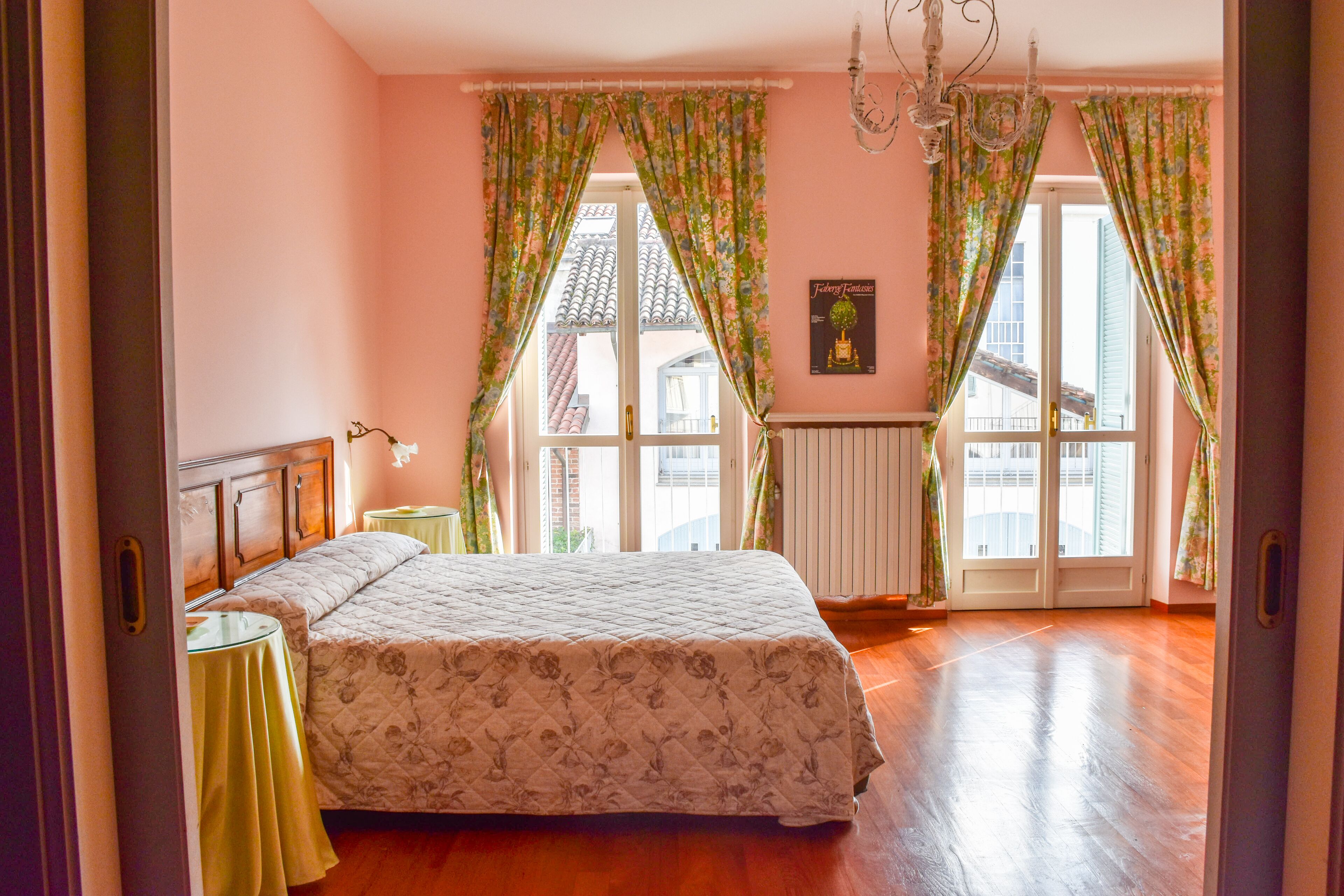4 Schlafzimmer, Schreibtisch, Bügeleisen/Bügelbrett, Reisekinderbett