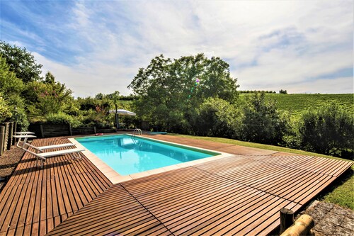 Villa Mezzaluna mit privatem Pool,A/C,Wi-Fi auf den Langhe Hügeln, 5 km von Alba