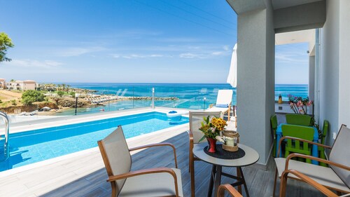 Premium Strandvilla mit privatem Pool und Panoramablick auf das Meer aus jedem Winkel