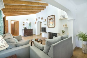 TV, DVD player, table tennis, stereo